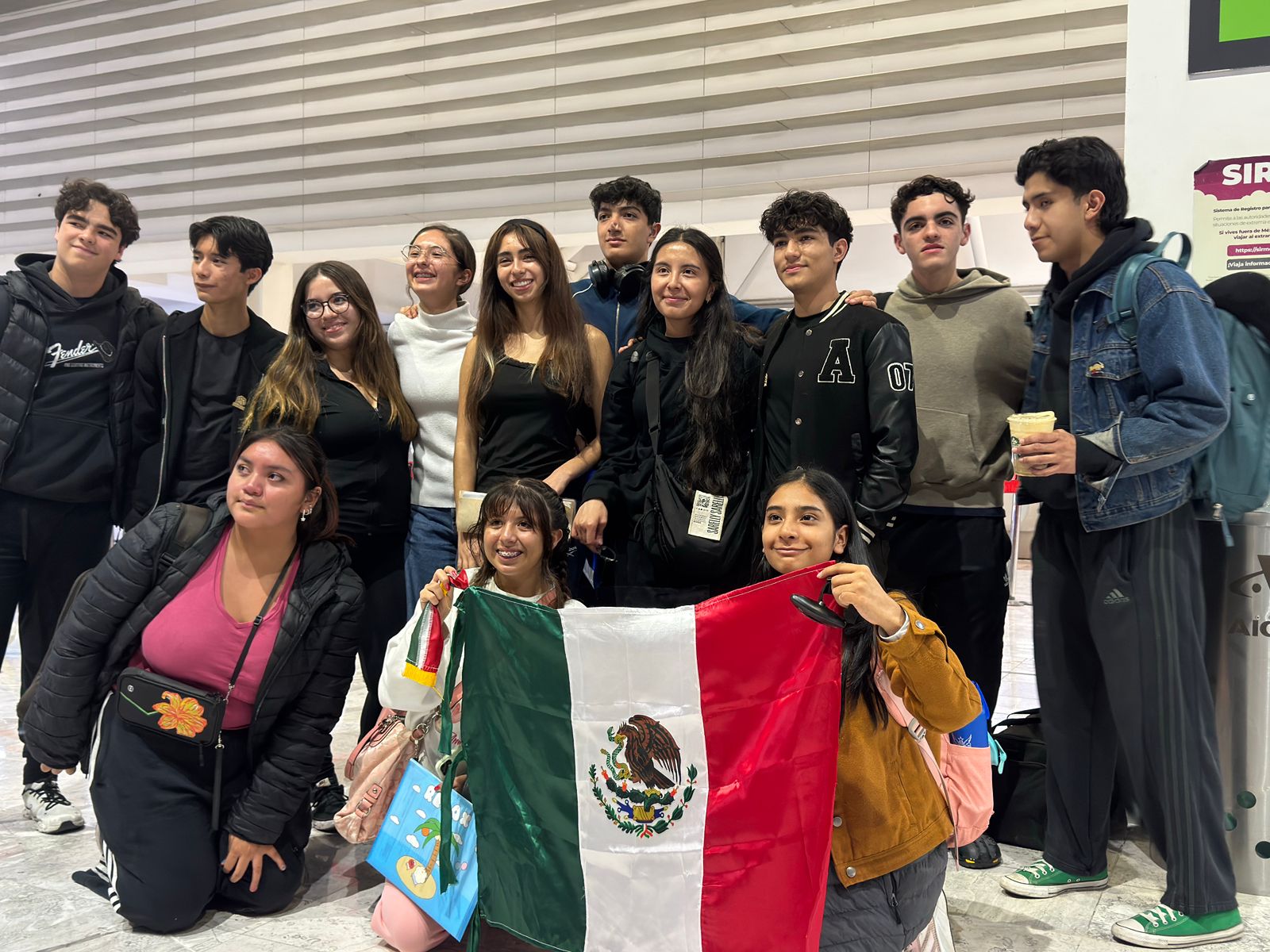 Obtiene egresada del Cobaem quinto lugar en el Mundial de Debate Escolar 2025 en Santiago de Chile